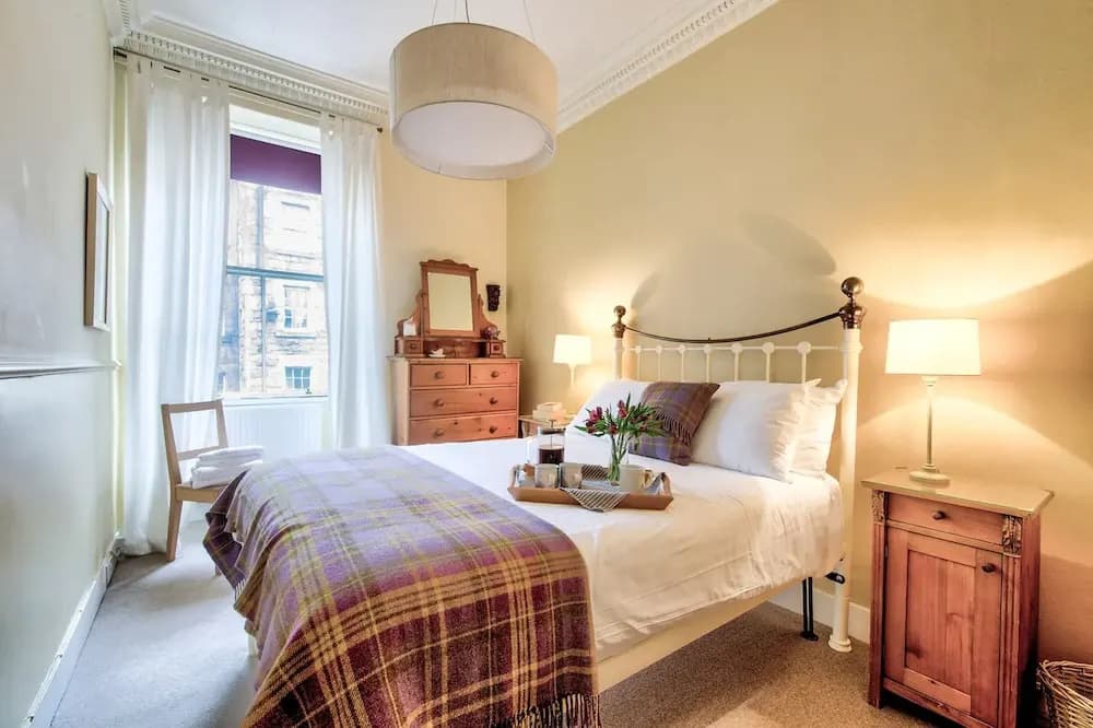 JOIVY 1-Bed Flat In Edinburgh Old Town - photo 4