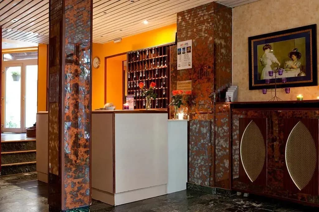 Est Hotel - photo 2