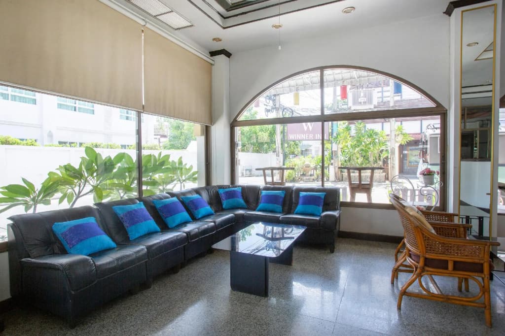 Super OYO 1096 Winner Inn Hotel - photo 2