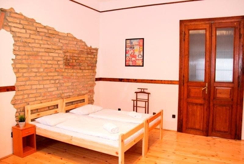 Walking Bed Budapest Hostel - photo 2