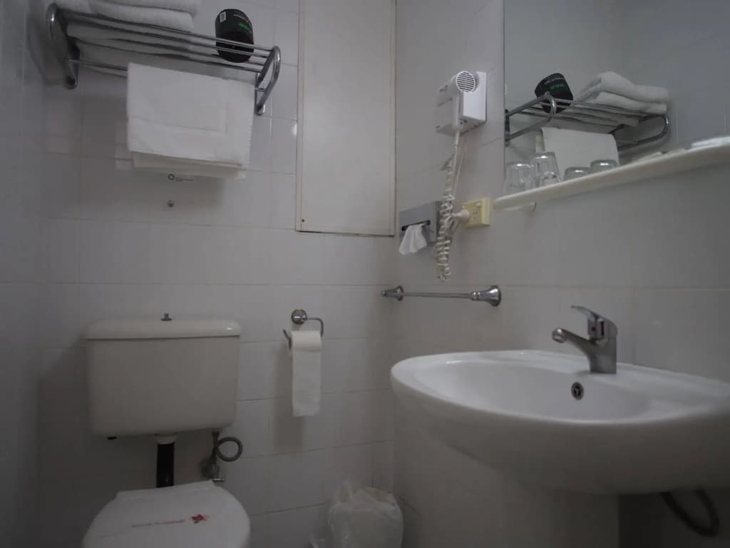 Edgecliff Lodge Motel - photo 8
