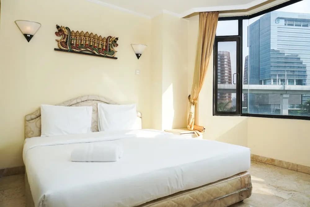 2Br with Pool View at Beverly Tower Apartment - photo 3