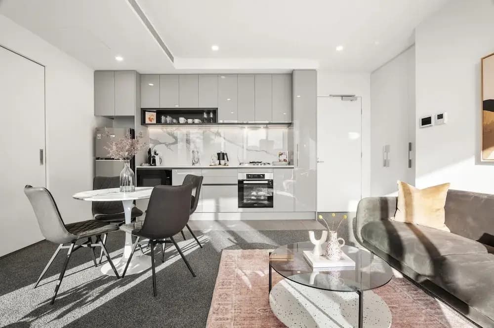 Elegant 2-bed With Superb Views & Amenities - photo 5