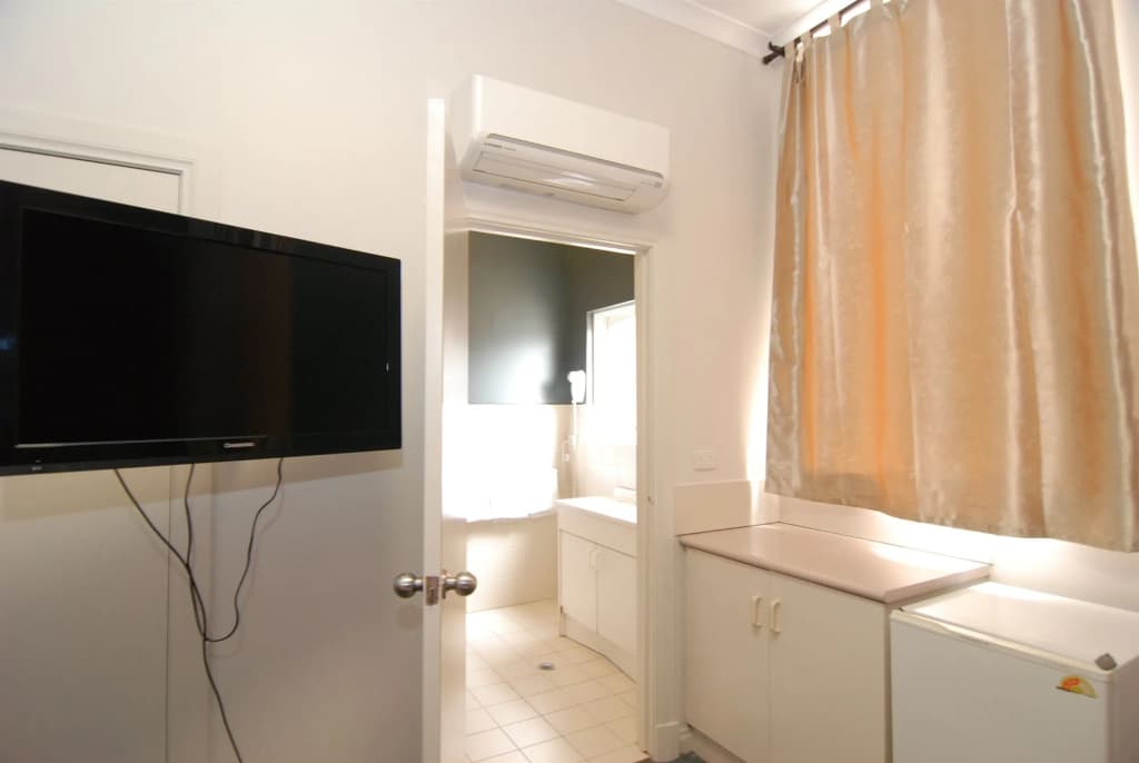 Brunswick Tower Hotel - photo 8