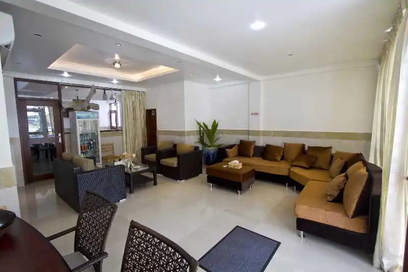 Newtown Inn Royal - photo 1