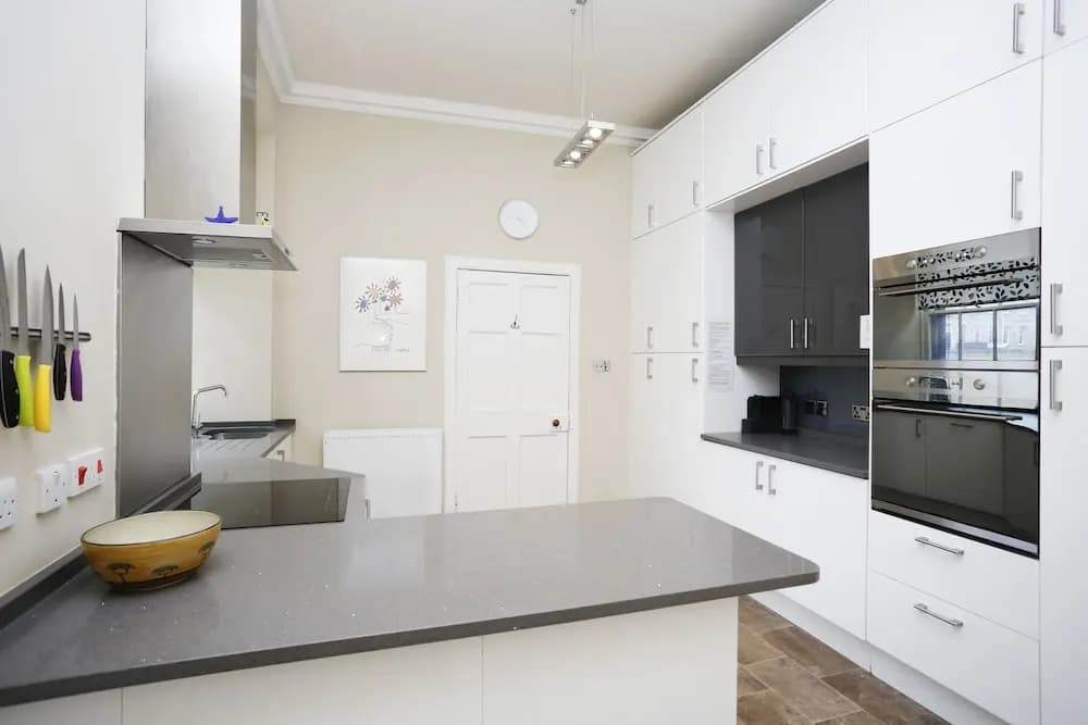 Edinburgh Deluxe Hanover Street Apt - photo 18