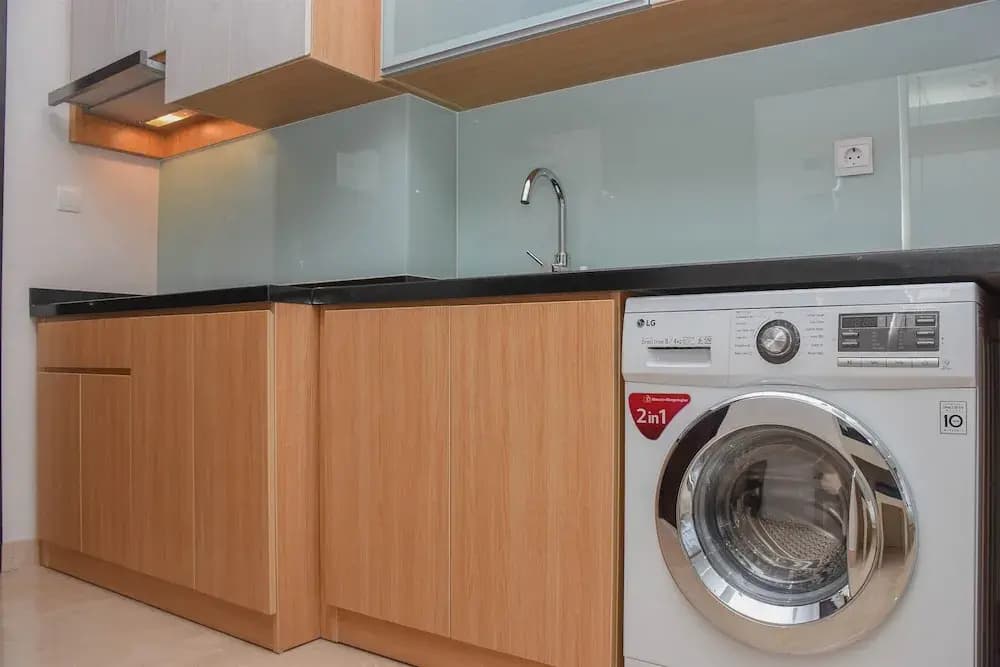 Comfortable And Warm Studio Room At Menteng Park Apartment - photo 11