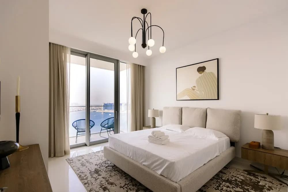 Beachfront 2BD apartment with Palm View - photo 2