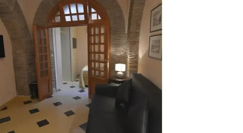 Luxury Art Apt With Terrace in Trastevere, Serviced by Hostmaker - photo 6