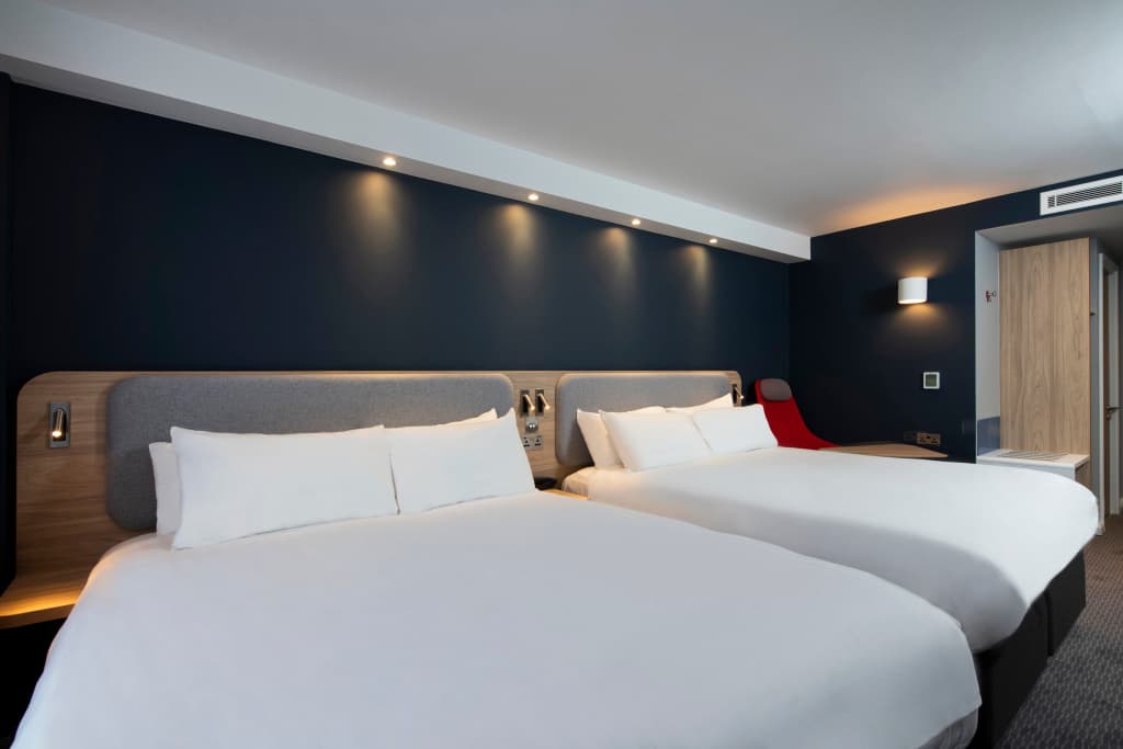 Holiday Inn Express Edinburgh City West by IHG - photo 3