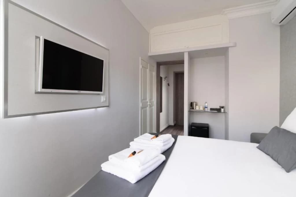 White Caesar Guesthouse - photo 3