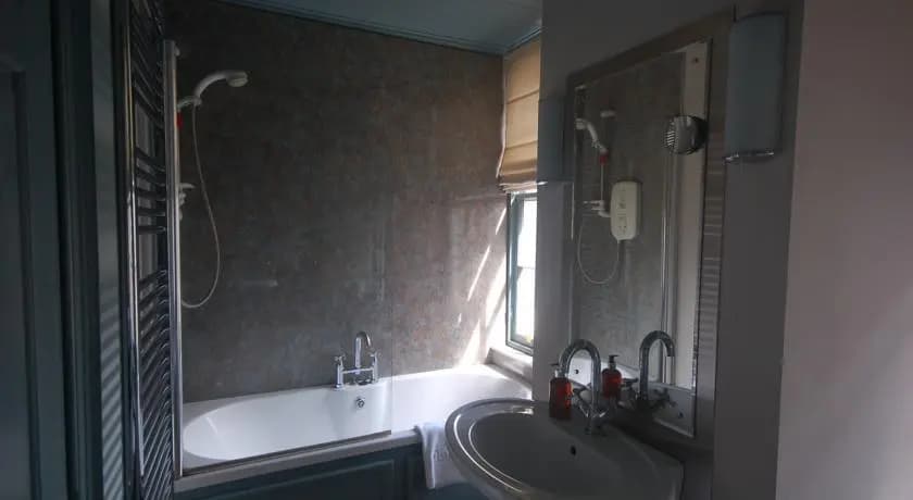 High St Flat - photo 4