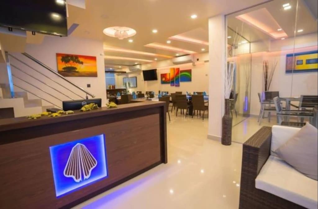 The White Harp Beach Hotel - photo 2