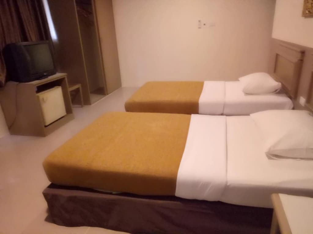 Tongpoon Hotel - photo 17