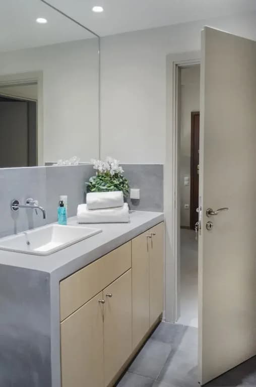 Centrally Located Flat with 1 Bedroom - photo 8