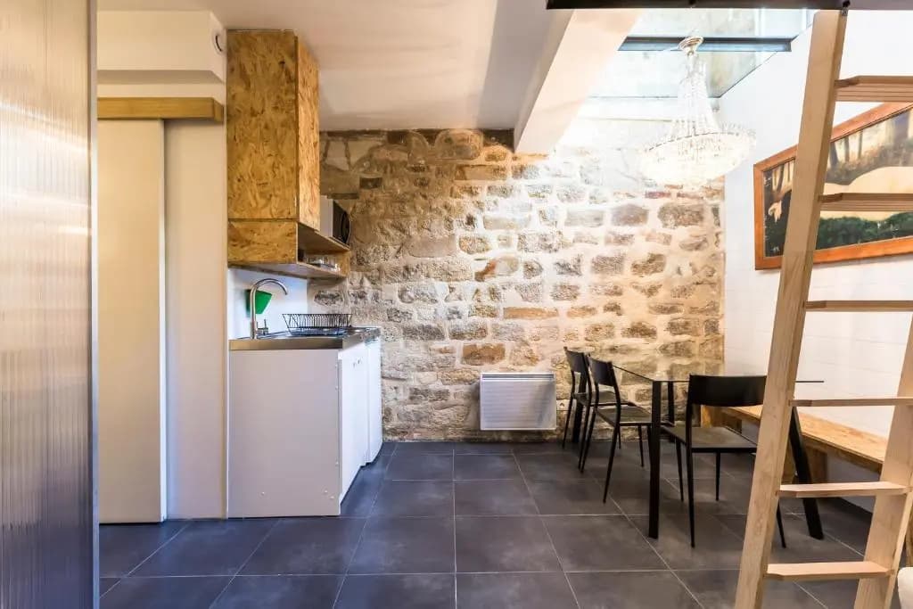 Original, cosy 25m² near CANAL ST-MARTIN - photo 12