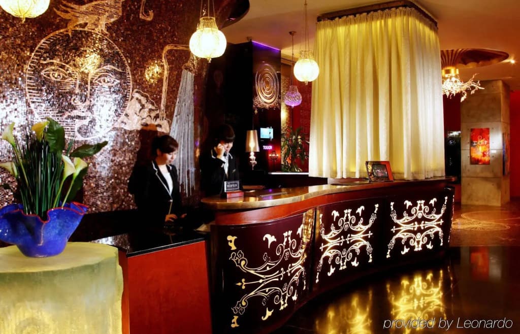 The Luxe Manor - photo 17