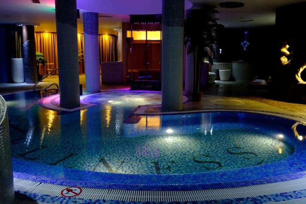 Atrium Hotel - photo 9
