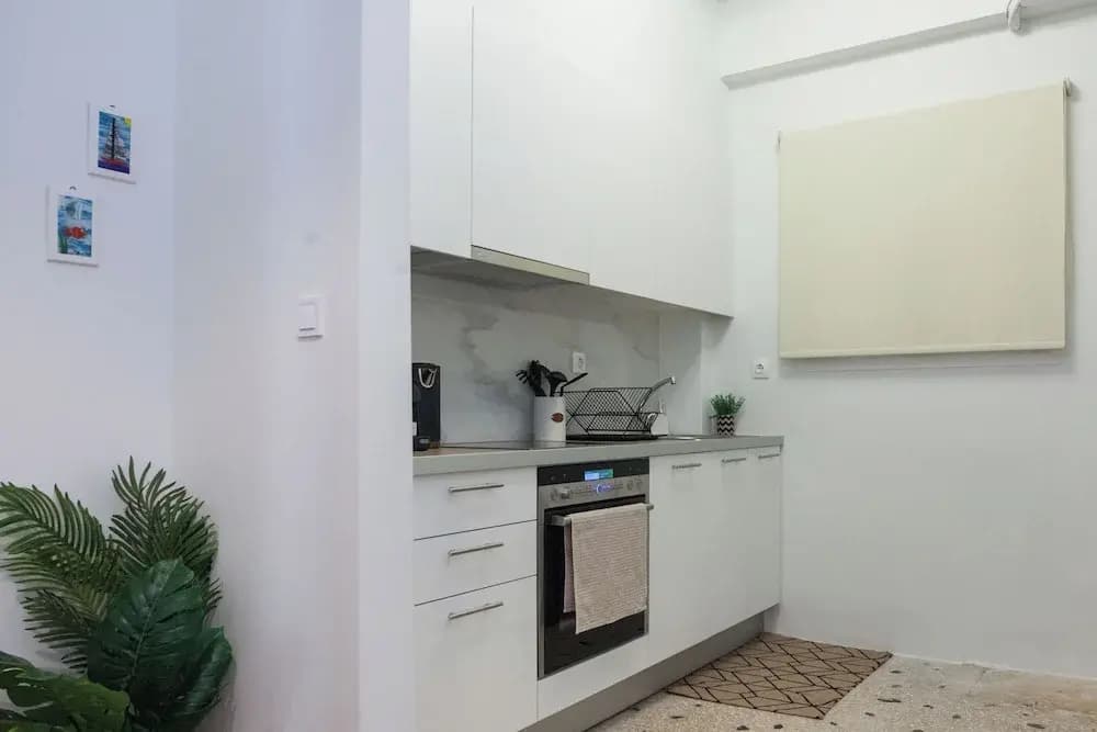 Fresh Urban Apt with Balcony in Zografou - photo 12