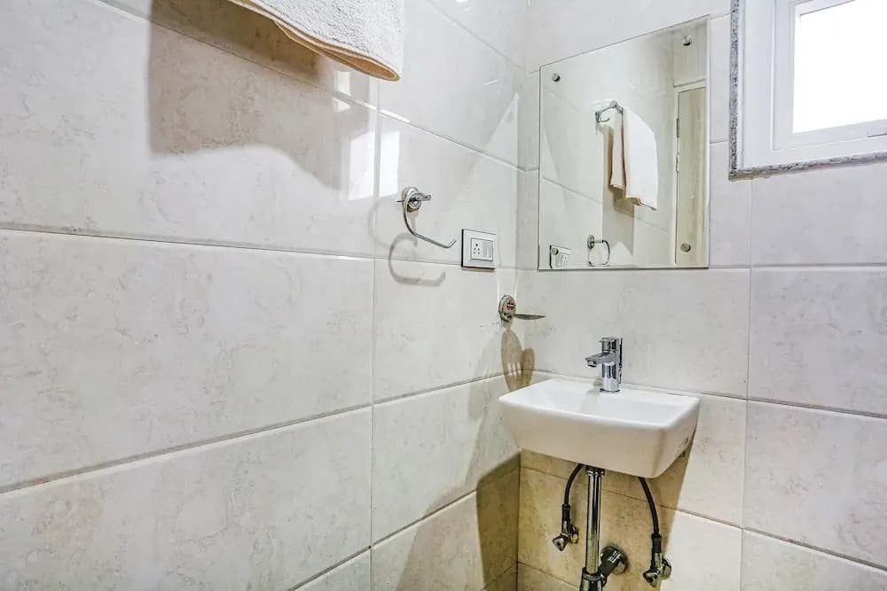 Fabhotel Taugan Inn - photo 9
