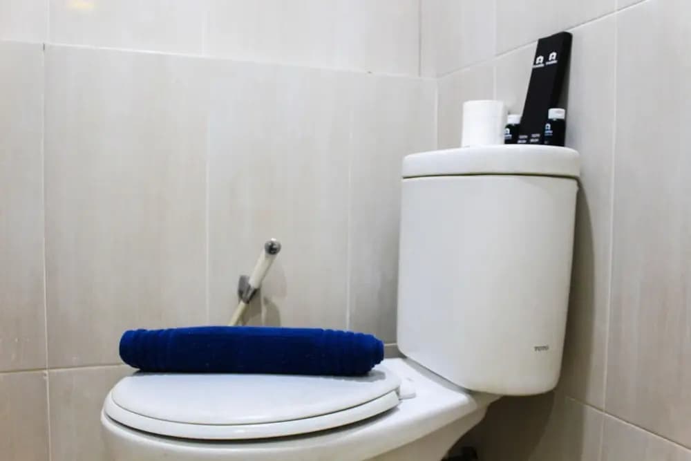 Fully Furnished and Cozy Design 1BR Green Pramuka Apartment - photo 7