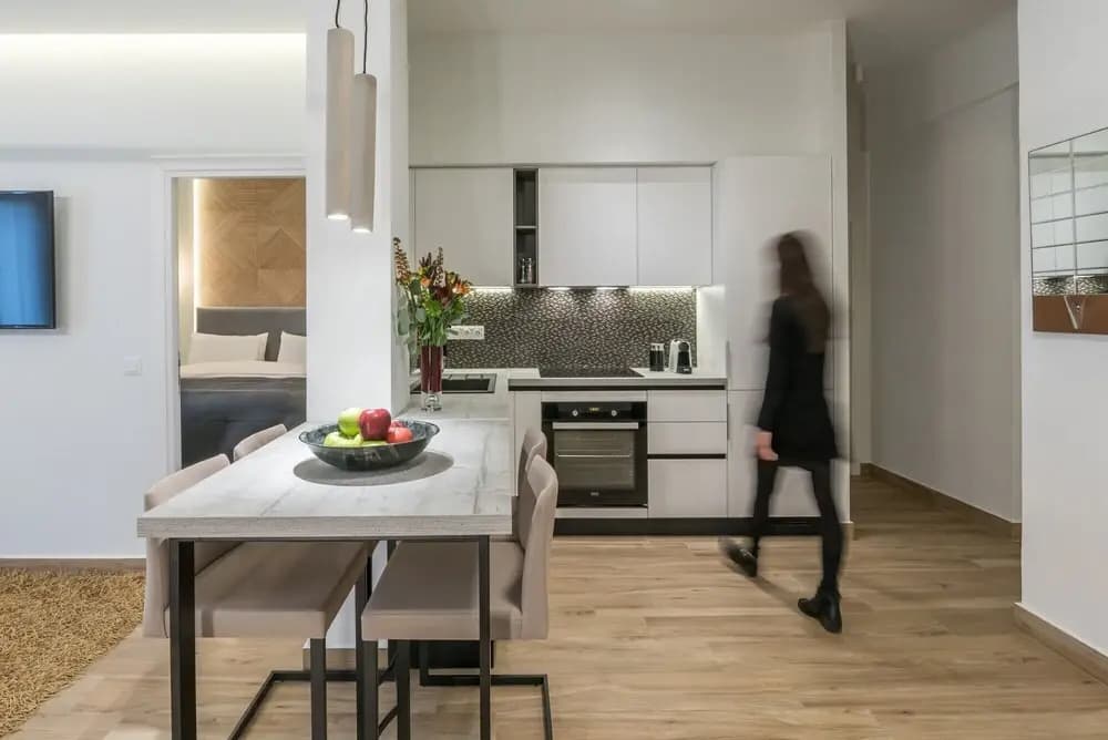 De Minimis - a Chic 3BR Downtown Apartment - photo 11
