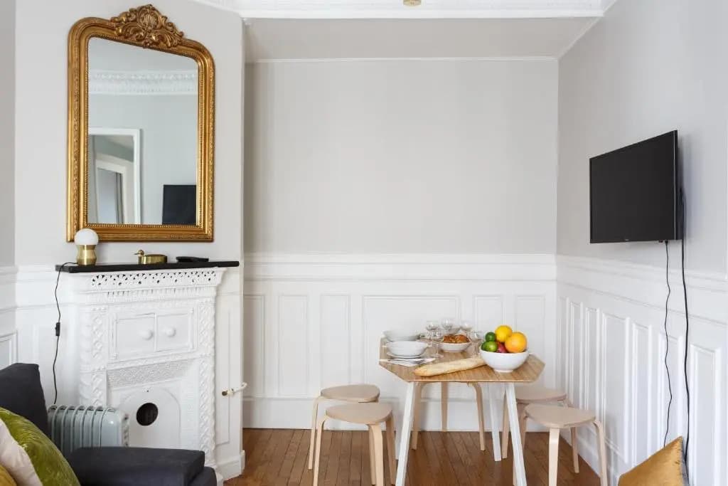 Bright and Newly Renovated 2 Bedroom Apartment, Hip & Central Paris, Montmartre-Opera - photo 3