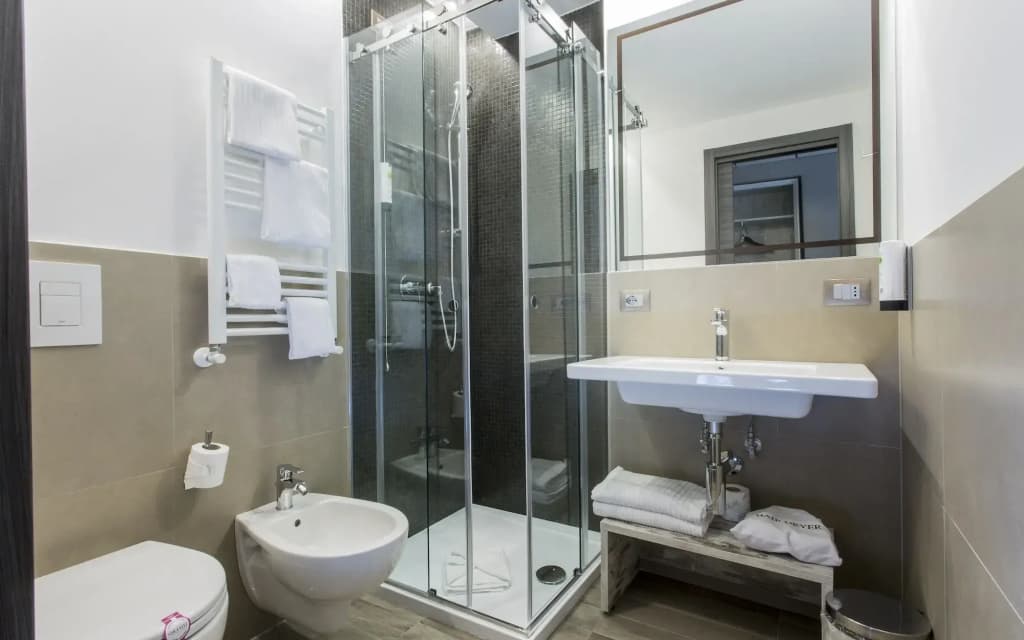 The Guardian Hotel - photo 18
