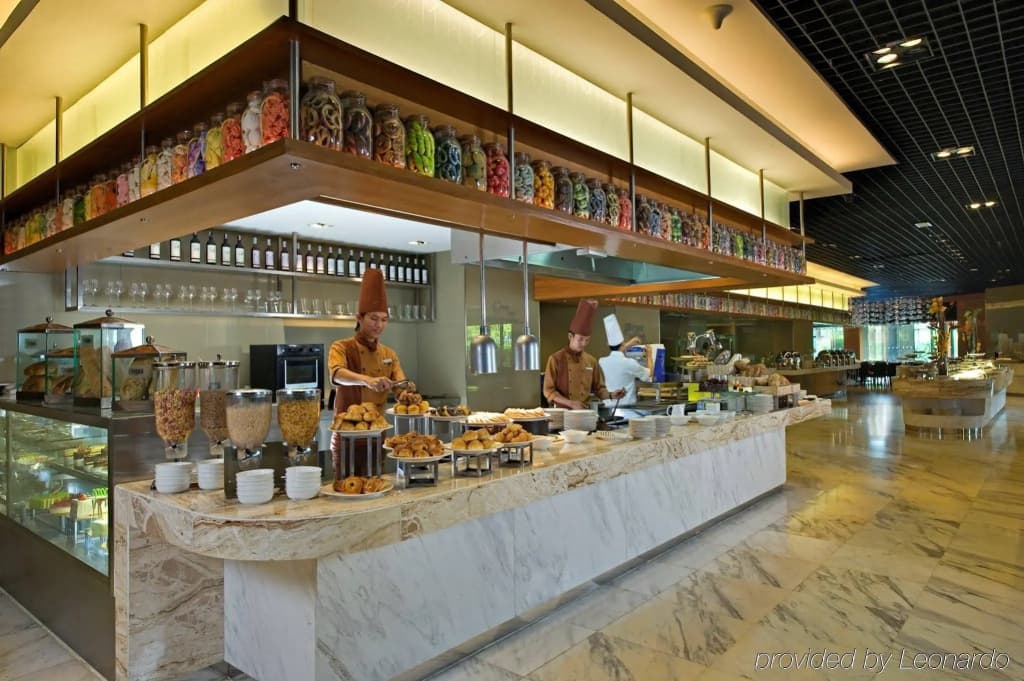 One World Hotel - photo 10