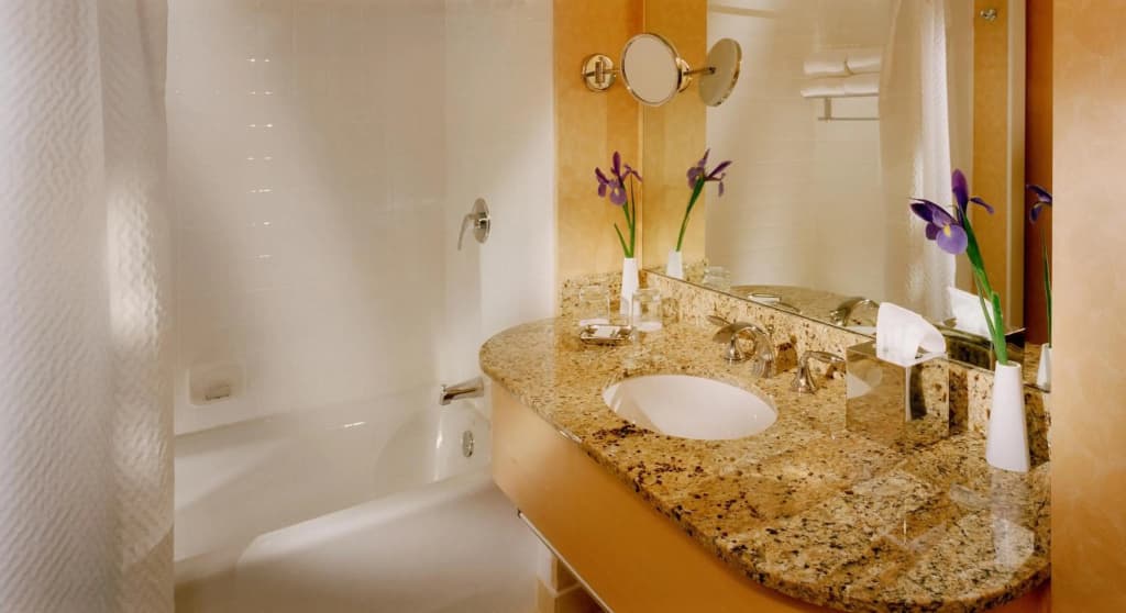 Orchard Garden Hotel - photo 8