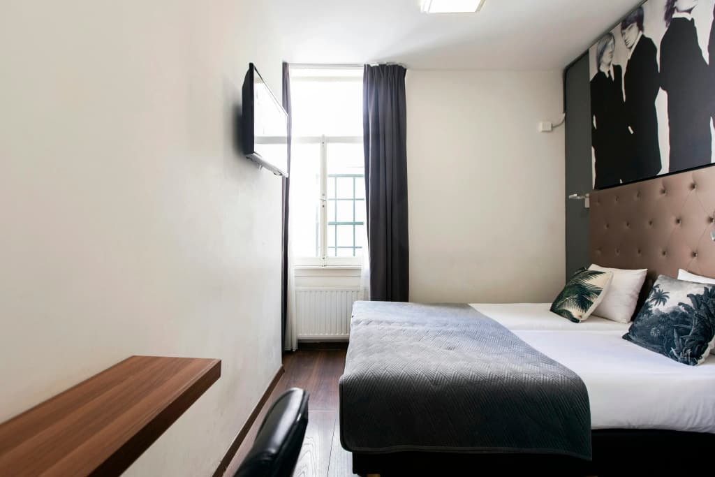 Quentin Leidse Square Hotel - photo 6