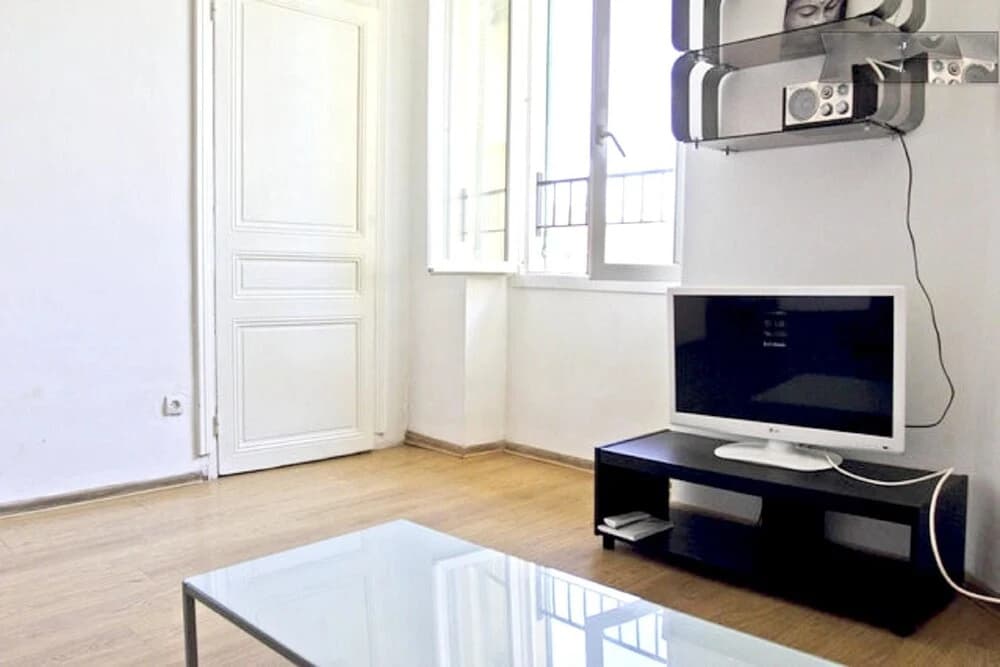 Apartment With 2 Bedrooms in Nice, With Wonderful City View and Wifi - - photo 8