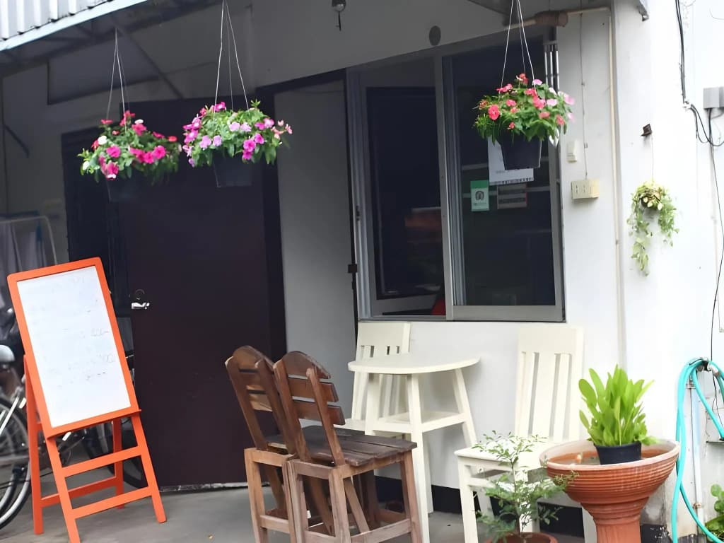 Ampawan Guesthouse - photo 14