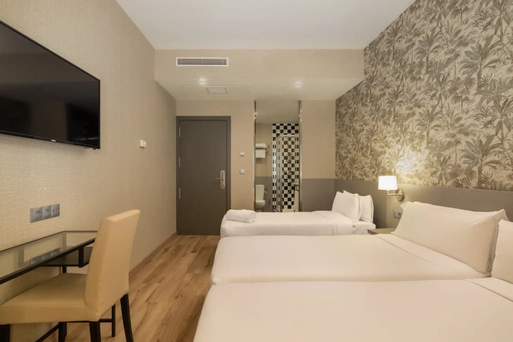 Hotel Avenida Gran Via - photo 6