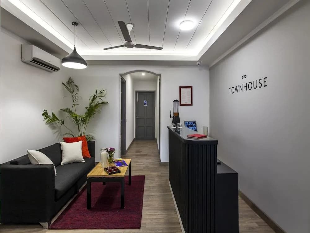 OYO Townhouse 002 Green Park - photo 13