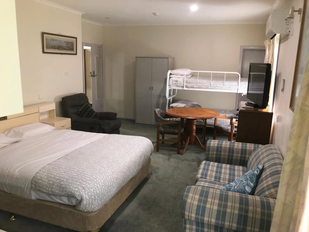 Evancourt Motel - photo 2