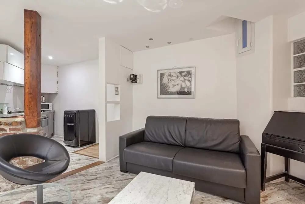Bright Modern Two-Bed Apartment in Paris - photo 9