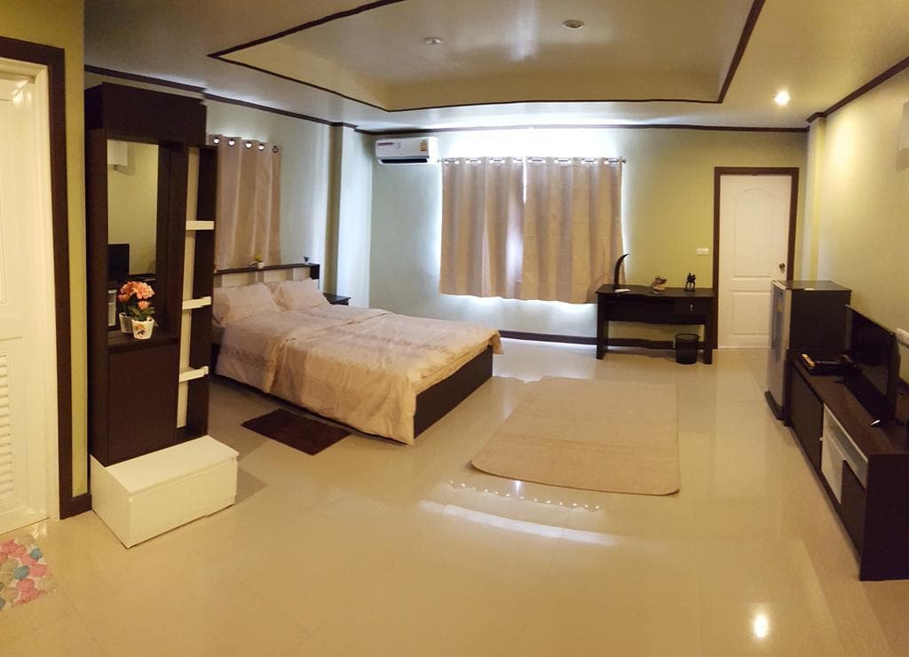 Burnout Guesthouse - photo 2