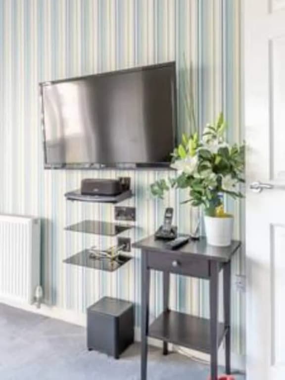 Modern 2 Bedroom Property in Stylish Complex - photo 10