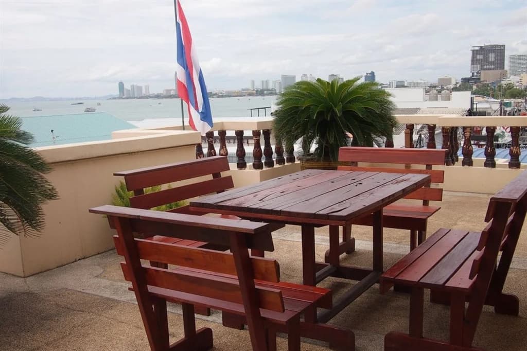 P72 Hotel Walking Street Pattaya - photo 15