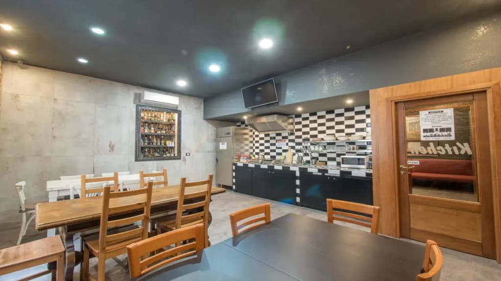 Alessandro Palace & Bar - Hostel - photo 18