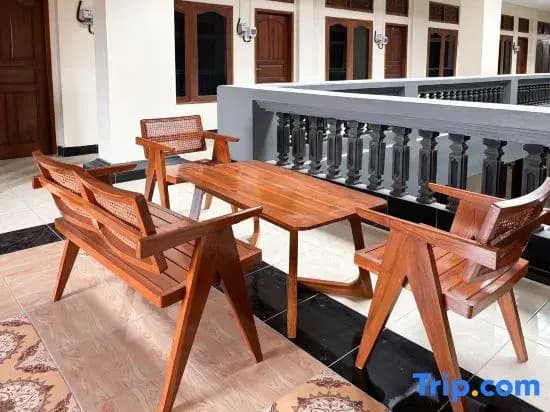 Urbanview Noja Guest House near Living World Denpasar - photo 11