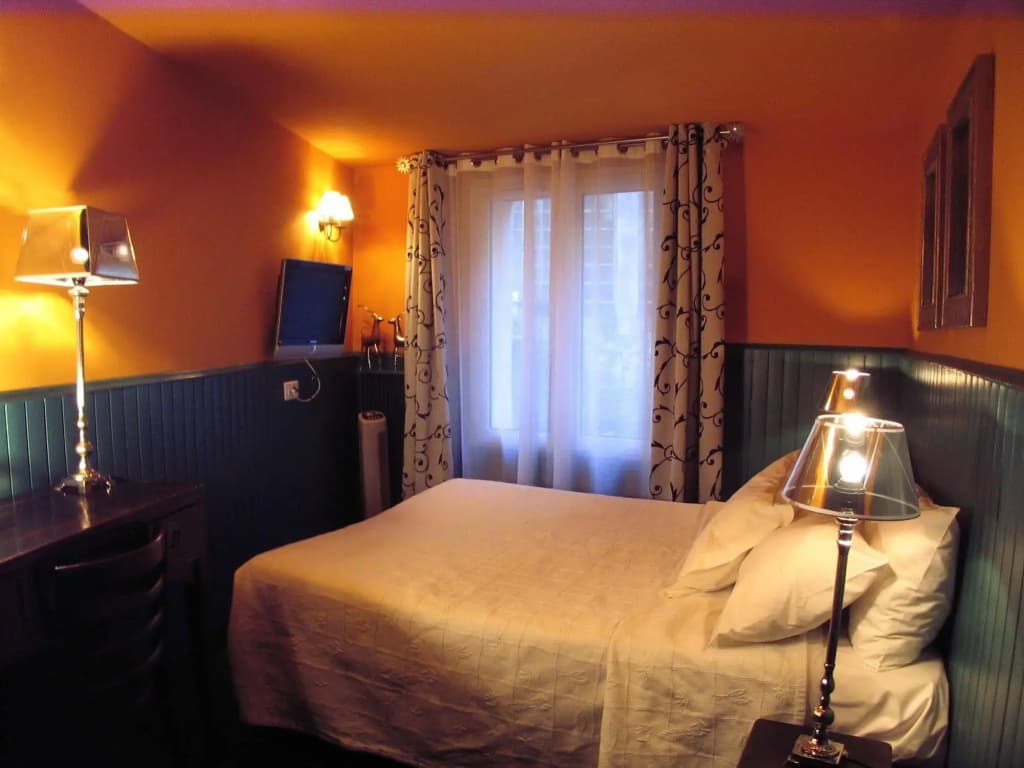 The Walled off Hotel Paris - photo 19