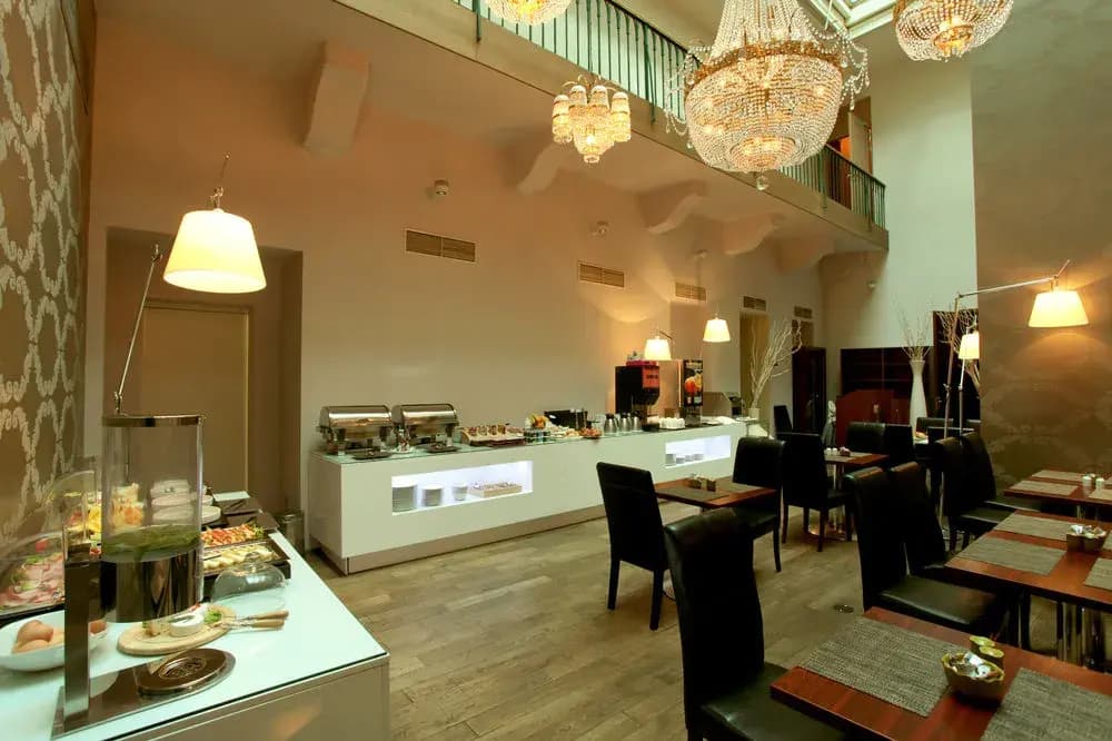 Friday Hotel - photo 19