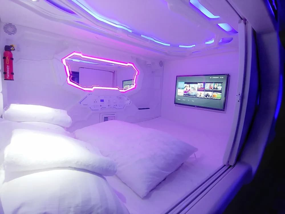 Met A Space Pod @ Asoke - photo 3