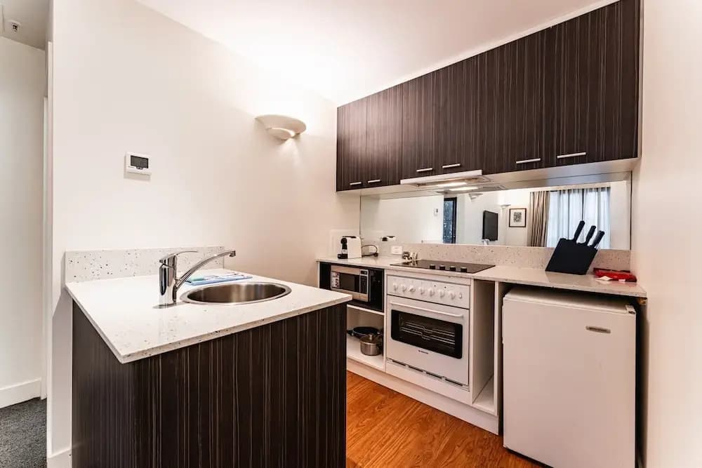 Chic 1-bed in East Melbourne With Gym & Pool - photo 11