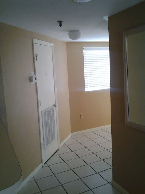 Kitchenette Condos Universal by Amerom - photo 10