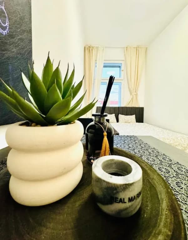Stylish 4BR Apt Near Westbahnhof - photo 5