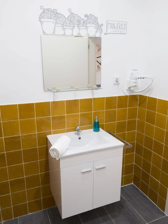 Lisbon Check-In Guesthouse - photo 11