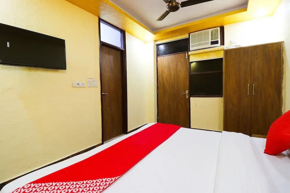 Classic Hotel @ Walk in Nizamuddin Railway Station - photo 5
